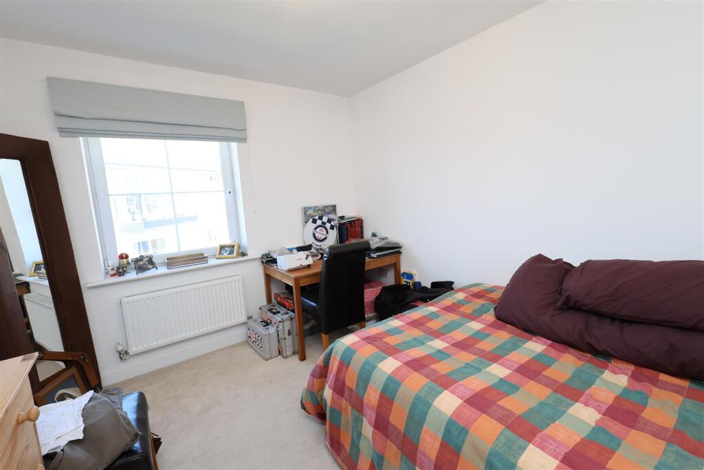 BEDROOM 2