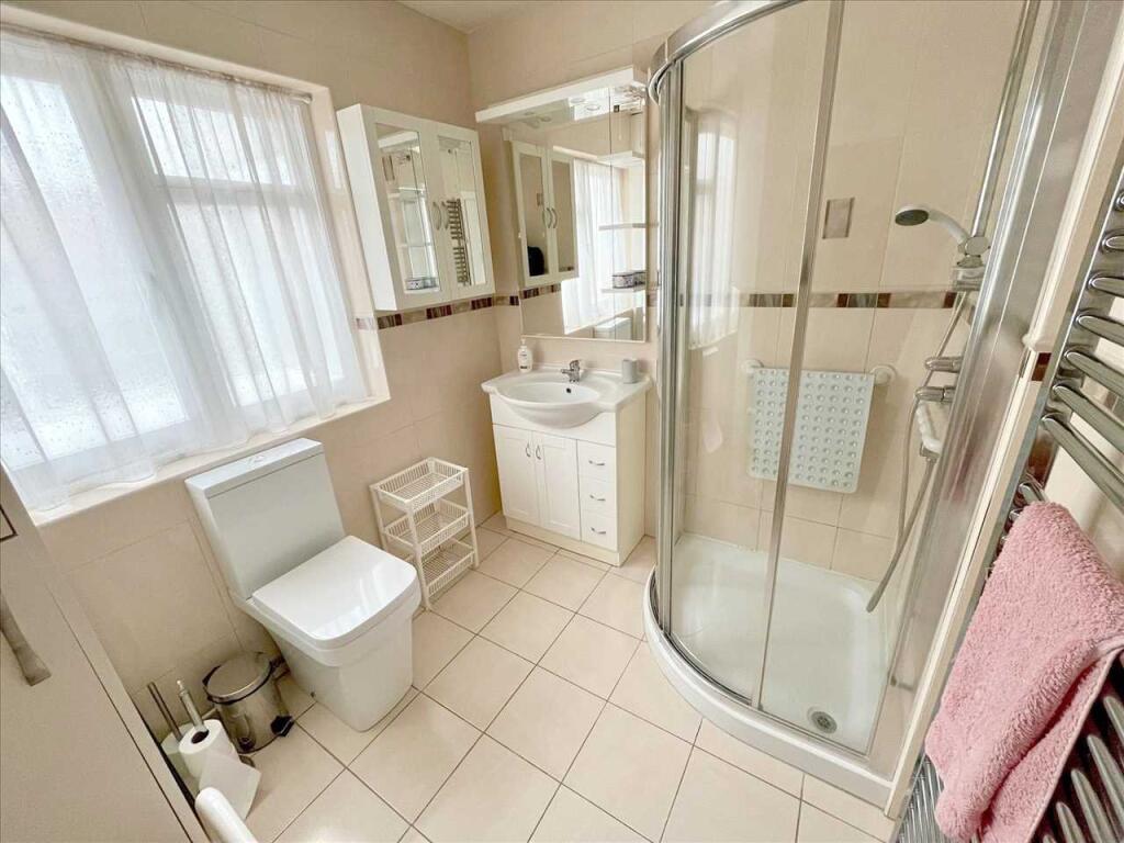 SHOWER ROOM/WC