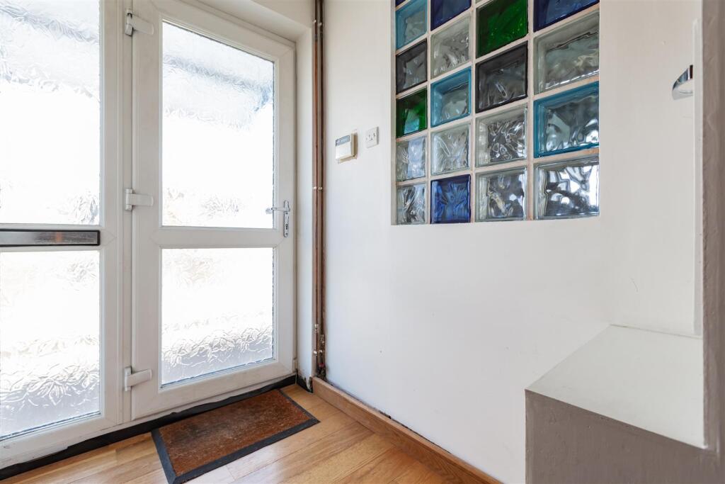 2 Selbourne Close-HR18.jpg