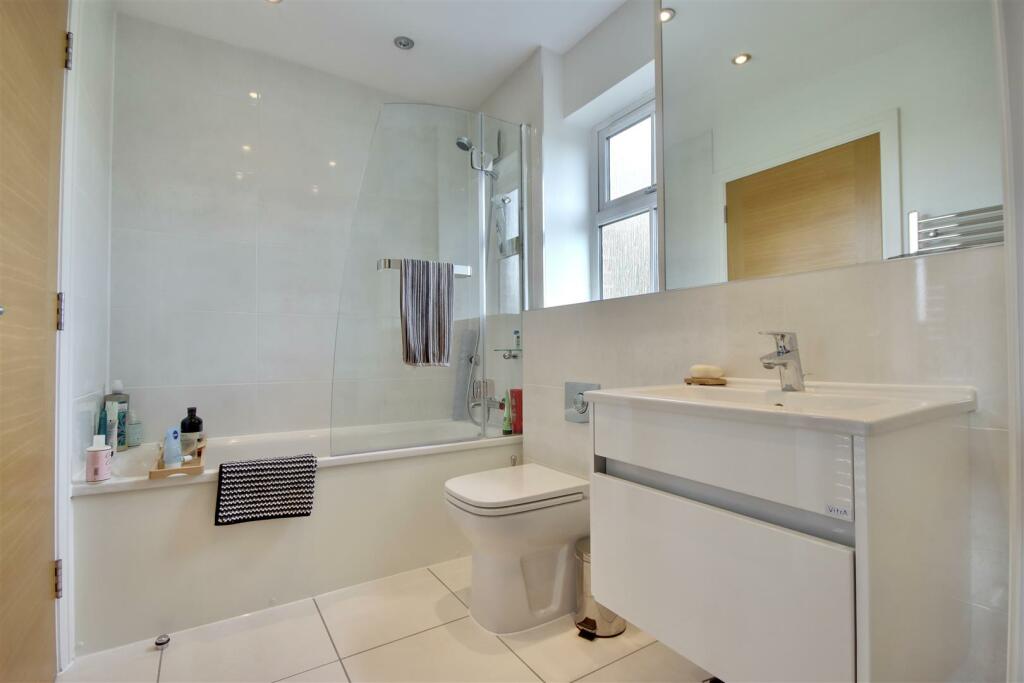 JACK AND JILL FAMILY BATHROOM