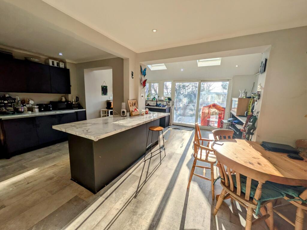 Kitchen, Breakfast &amp; Dining