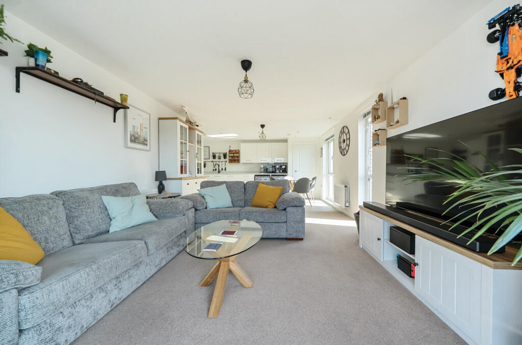 1336972-6-6895baa...