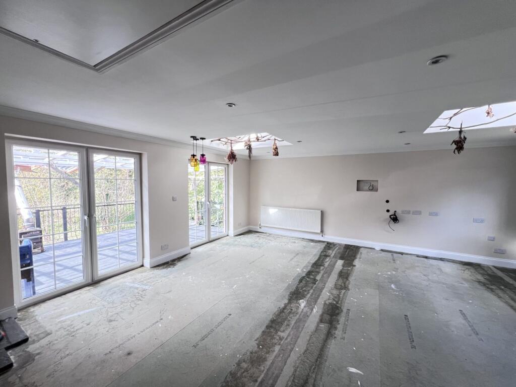 Kirkview, 1 Penkiln Mews, Minnigaff - Williamson a