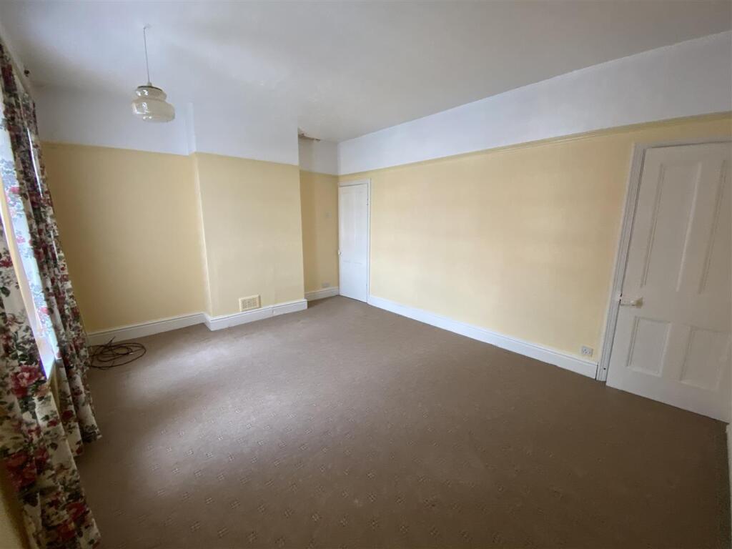 Bedroom no.1 front double: