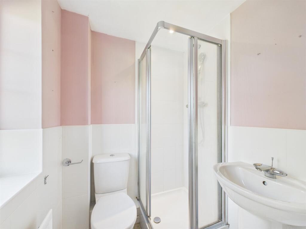Ensuite Shower Room/wc