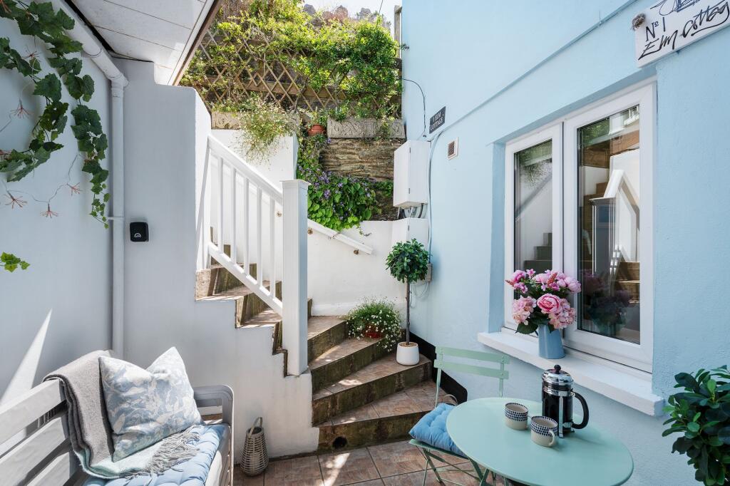 Courtyard_1 Elm Cottage, Kingswear