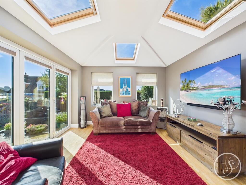 SECOND SITTING ROOM