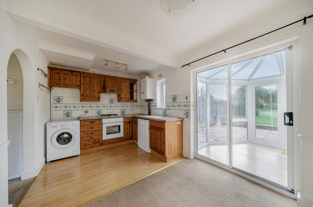 1371790-7-68f894d...