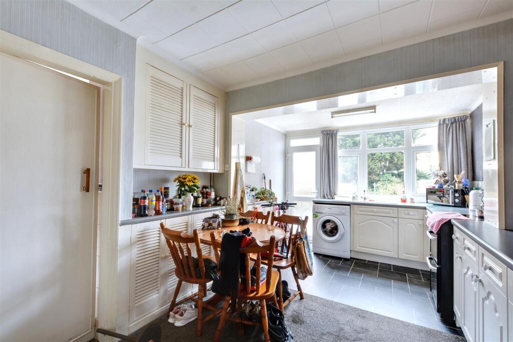 Kitchen_1.jpeg