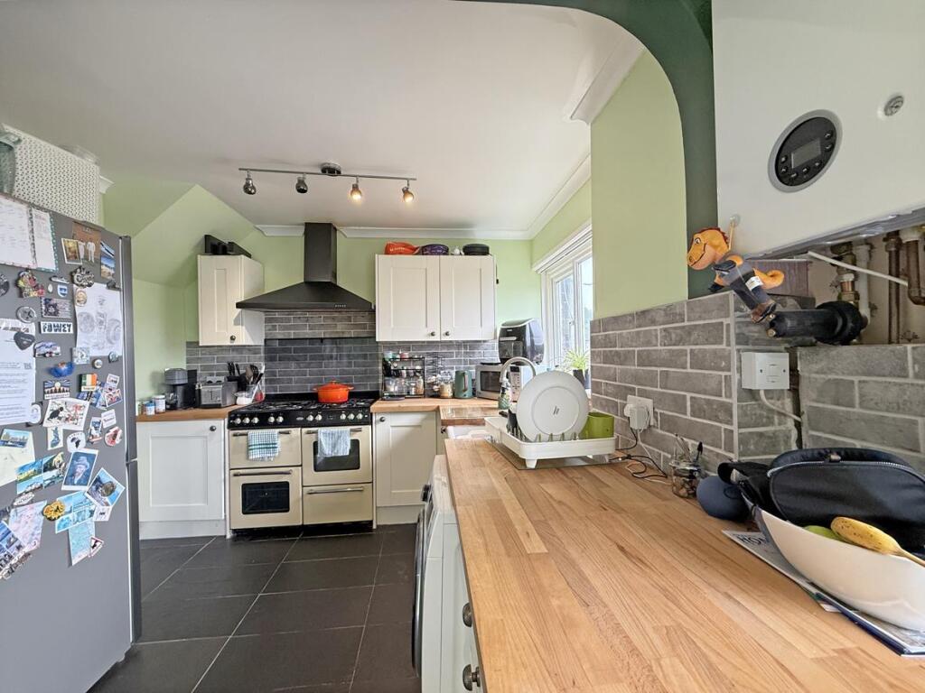 Cockington Walk 14 - Kitchen 2.jpg