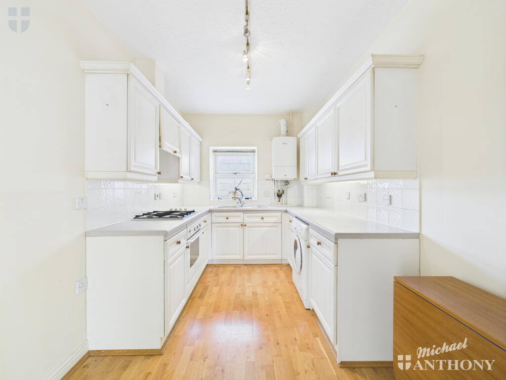 CAM03218G0-PR0739-STILL009