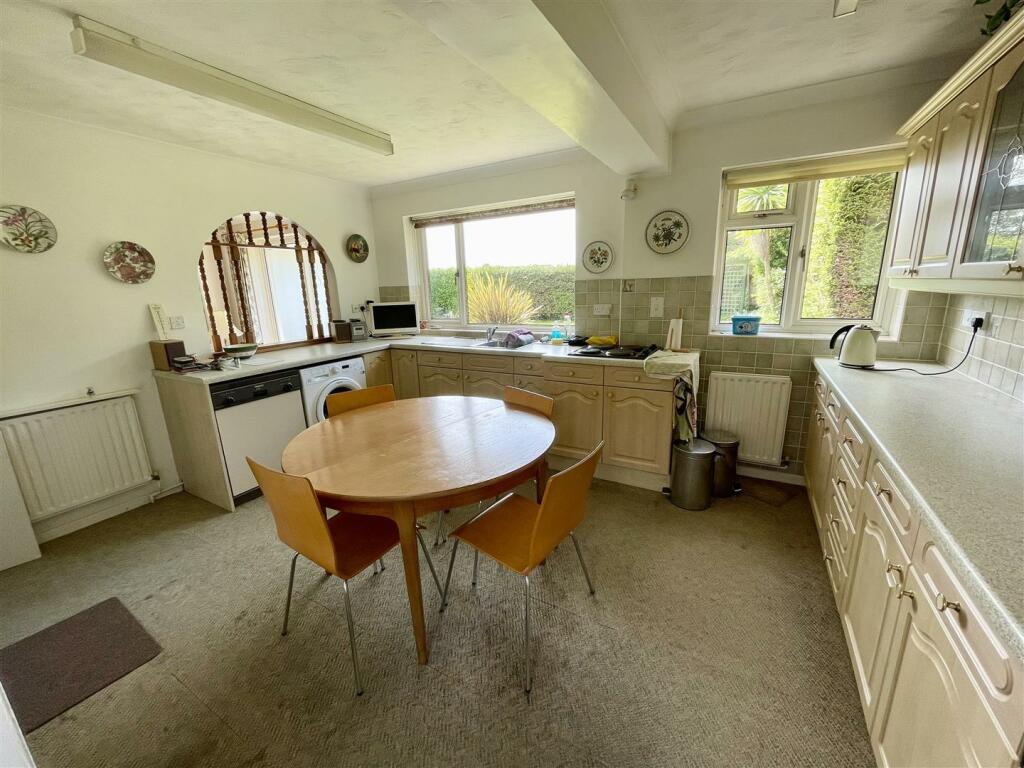 kitchen2.jpg