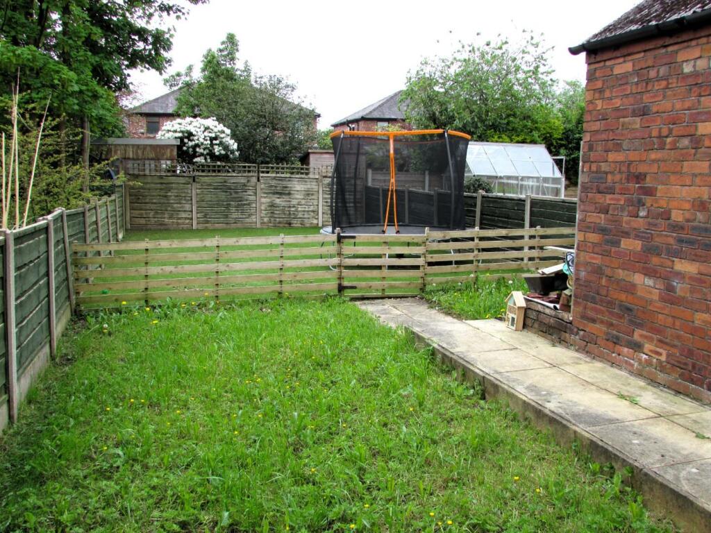 CliftonSt42gdn2.JPG