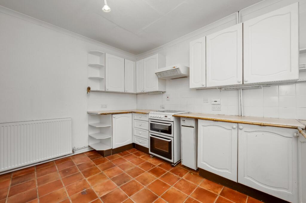 Kitchen/B'fast Room