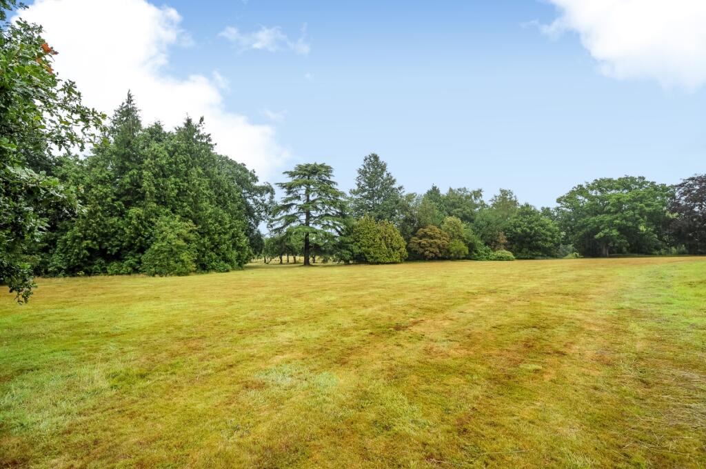 Longcross Road