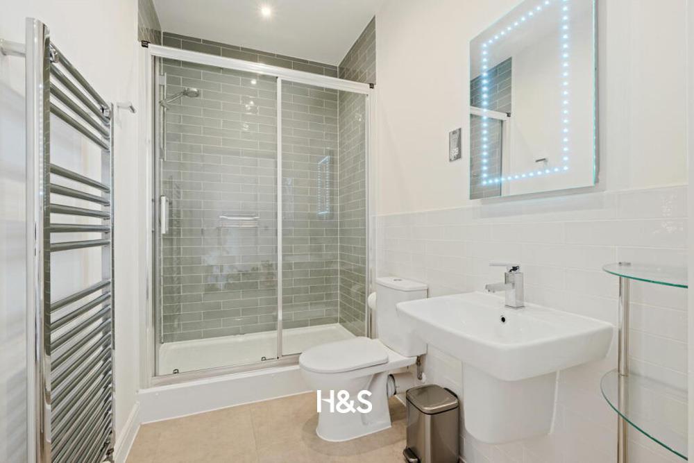 Abbotsbury Court - shower room