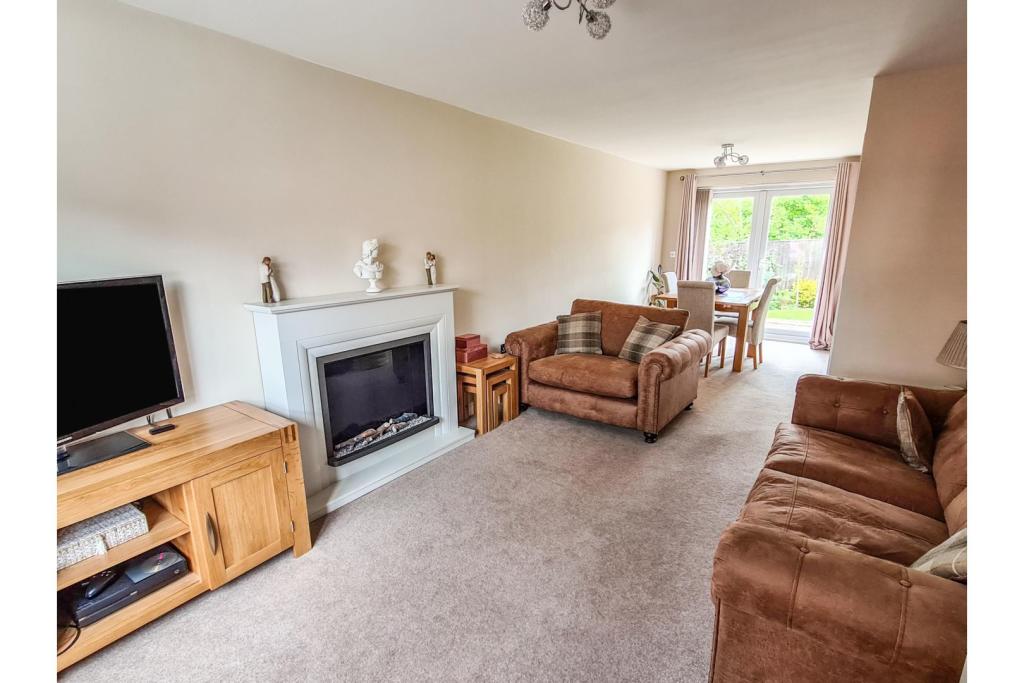 Lounge/Dining Room