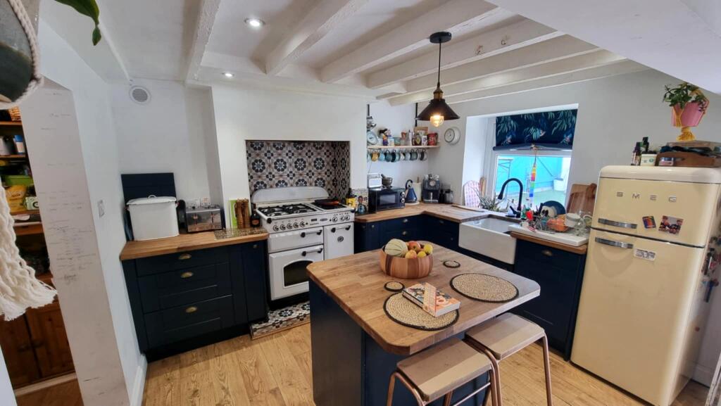 2006e271-670b-4a0d-8139-953302f5f478