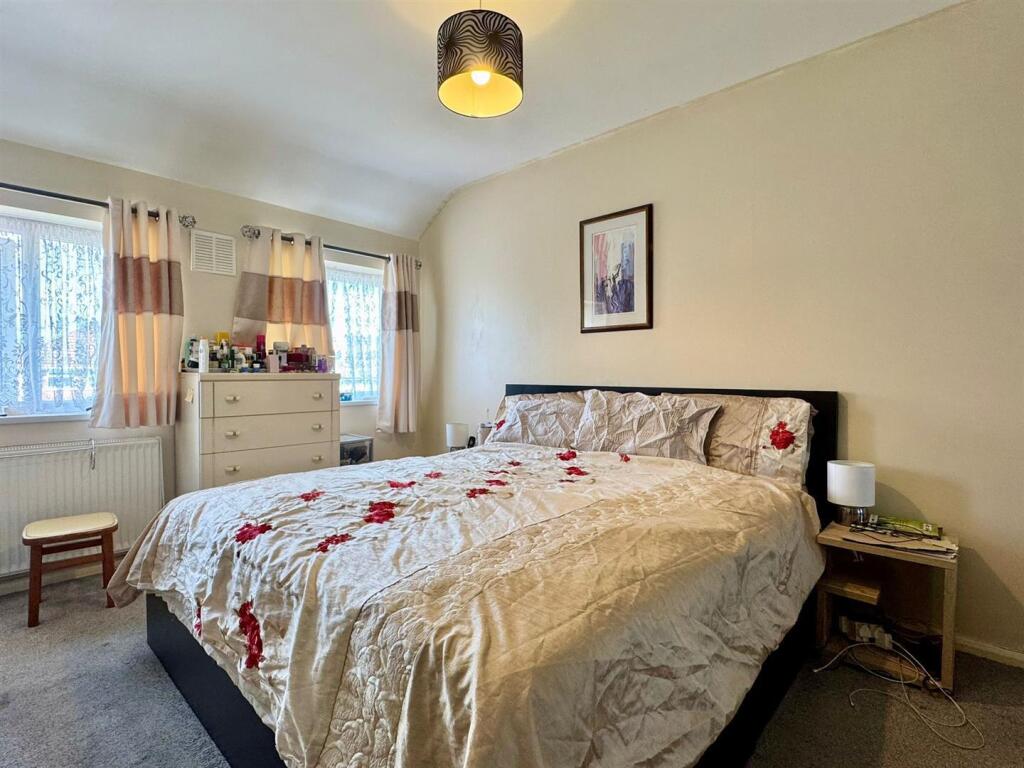 Bedroom 1 (1).jpg