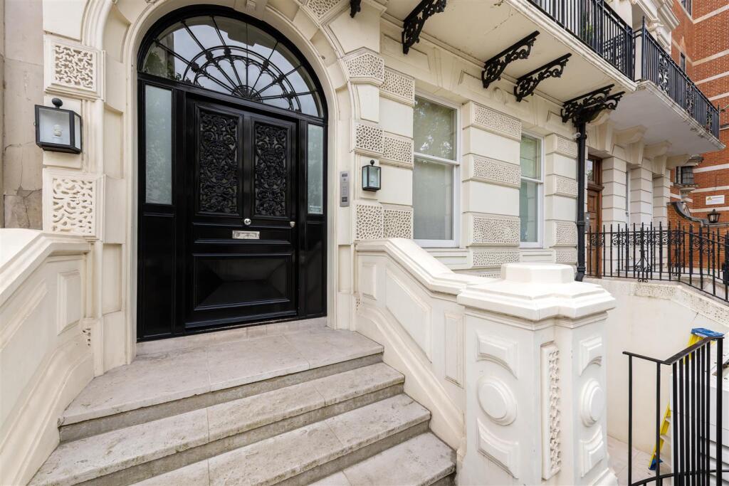 Flat 1, 22 Buckingham Gate Hi-12.jpg