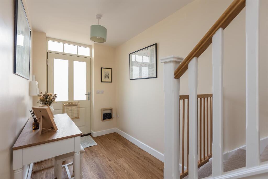 Pasture Cottages 2 Hallway-1.jpg