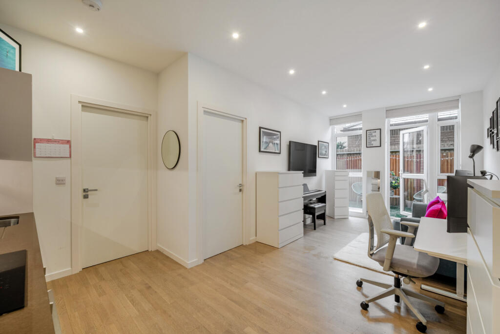 1385722-7-692ef21...