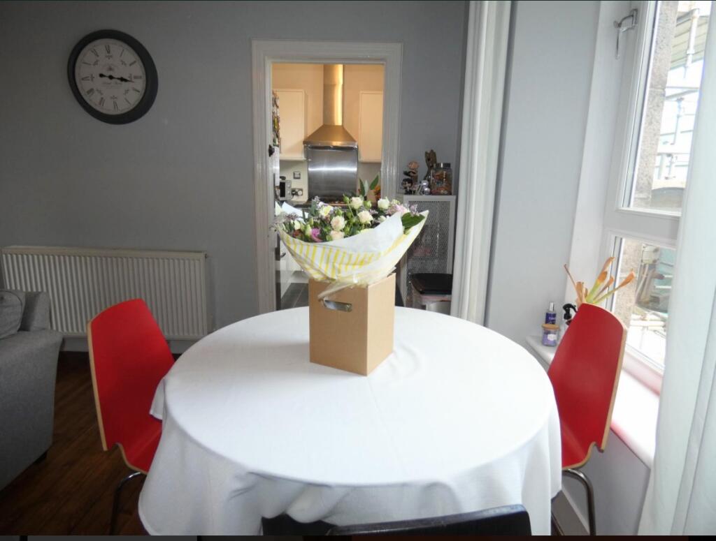 LOUNGE / DINING