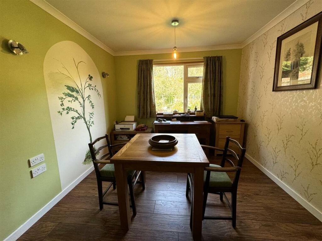 DINING ROOM.JPG