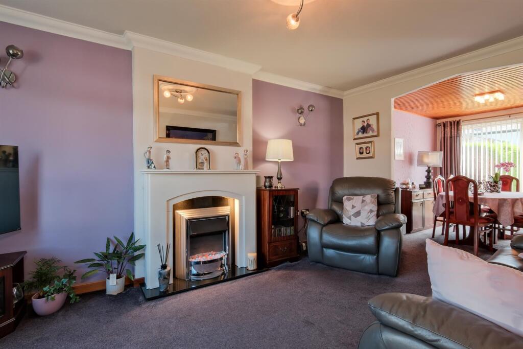 012-11 Whiteshaw Avenue, Carluke, ML8 5DF.jpg