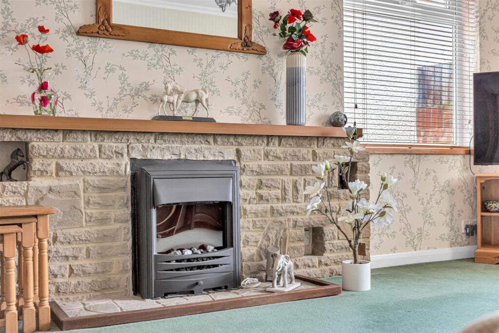 Ripston Way Fireplace.jpg