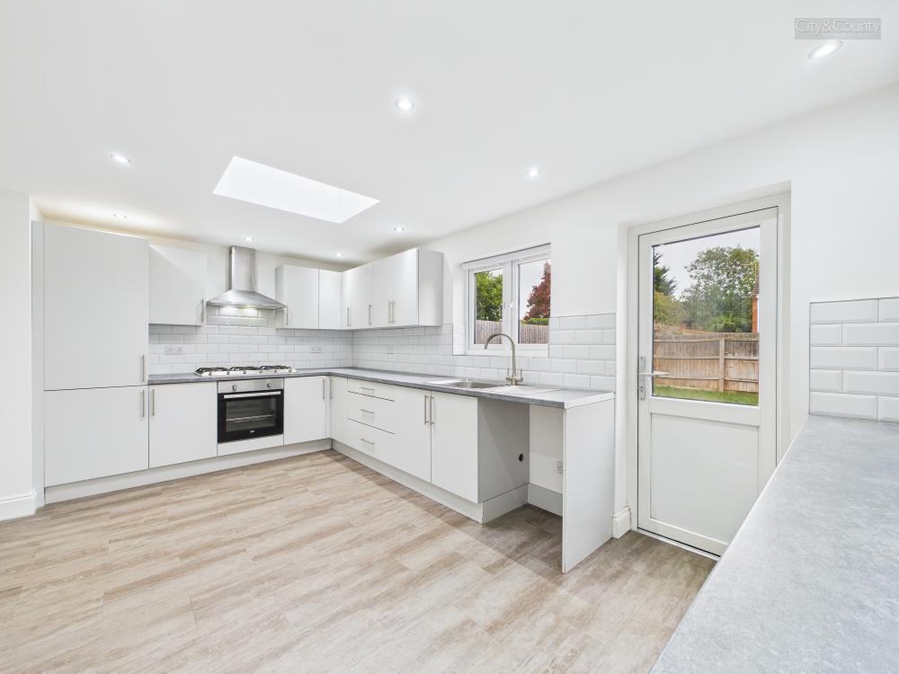 Kitchen/Dining Area