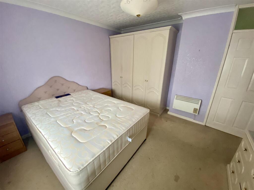 Bramleys Estate Agents - Green Close - Dewsbury (4