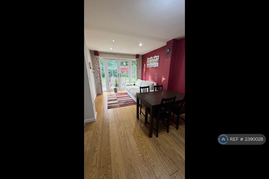 Dining &amp; Sitting Room 1