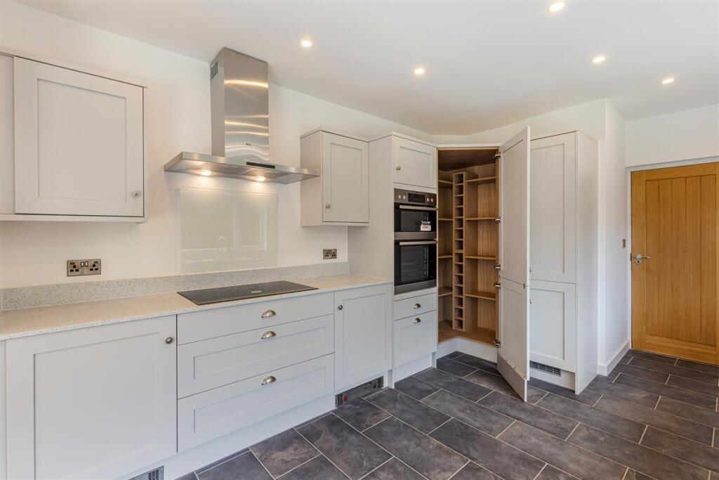 A13 - 3 Manor Bend Galmpton - 250611.jpg