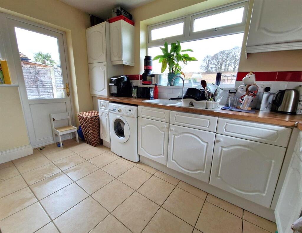 KITCHEN NEW.jpg