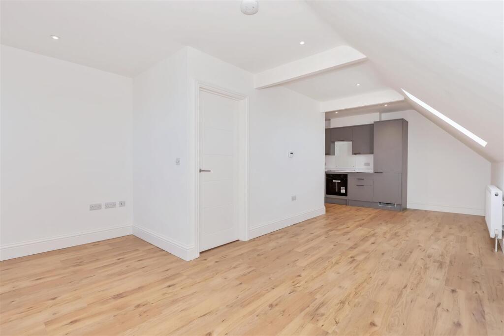 Northcourt Flat 6_4.jpg