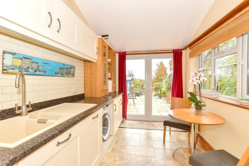 Kitchen/ Breakfast Room
