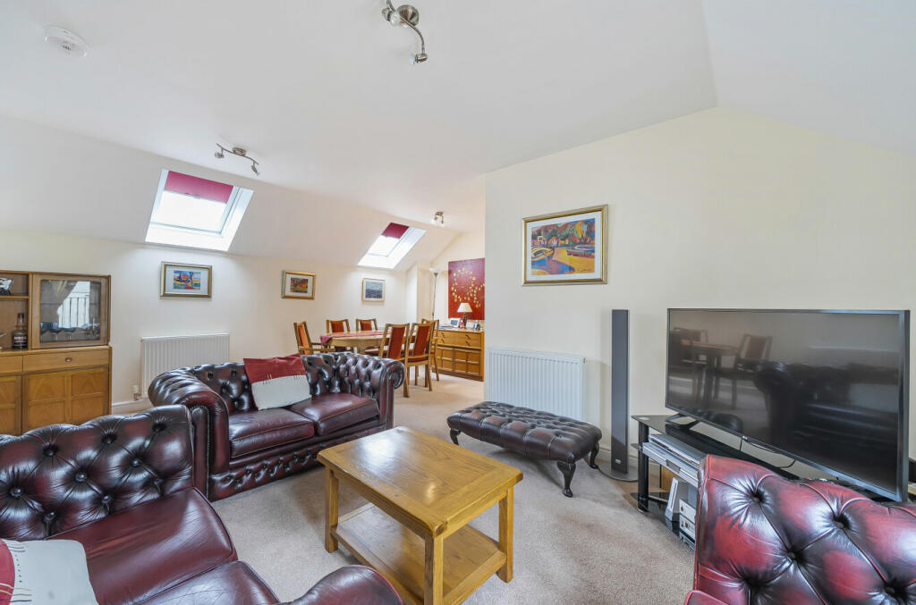 Lounge/Dining Room