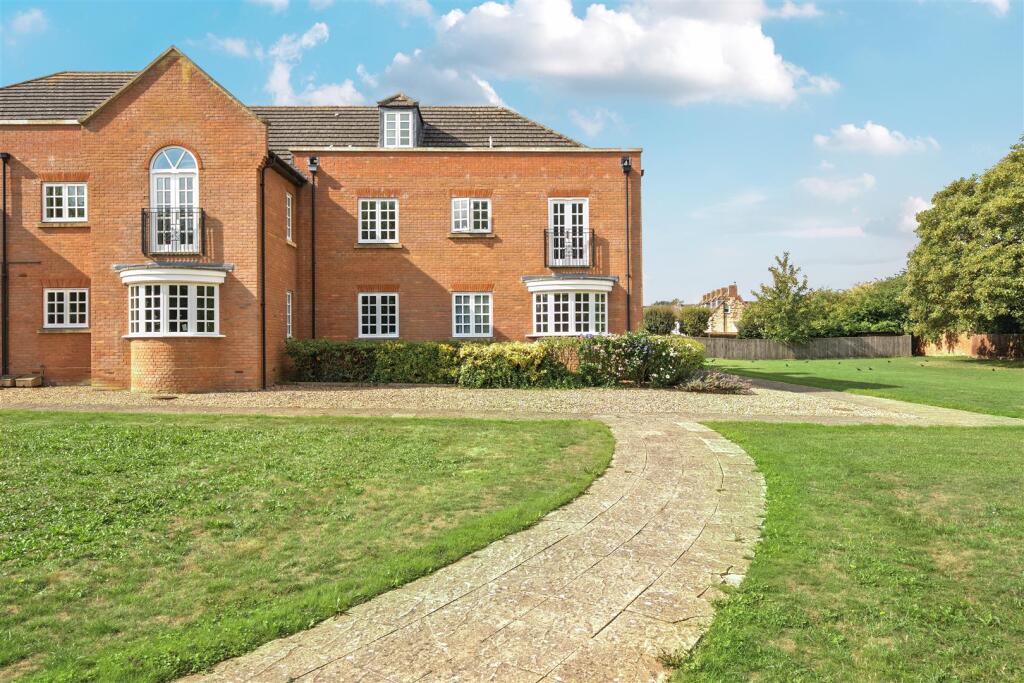 73 Reffield Close, Towcester (3).jpg