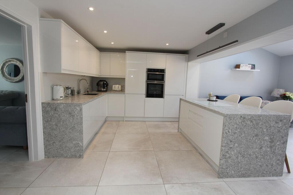 Social Kitchen/Dining Room