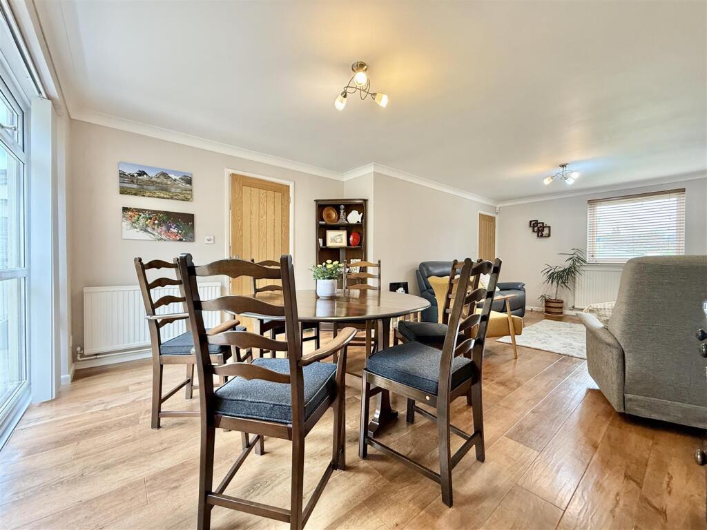 Dining Towards Lounge Area.JPG