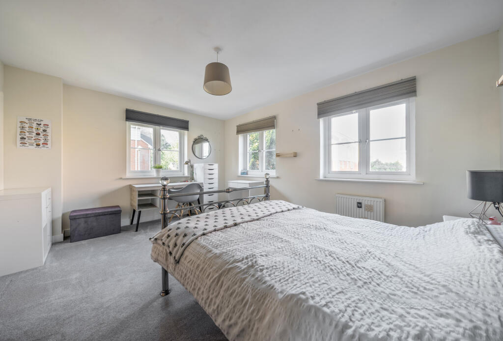 1349112-10-68bea1...