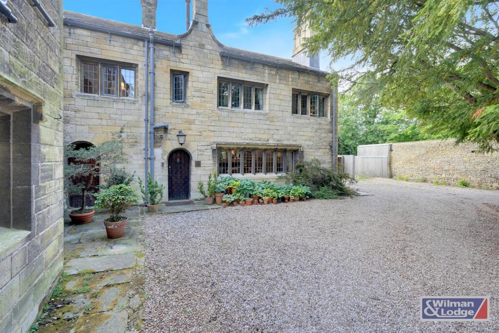 Period Property - Four Bed with Formal Gardens (45