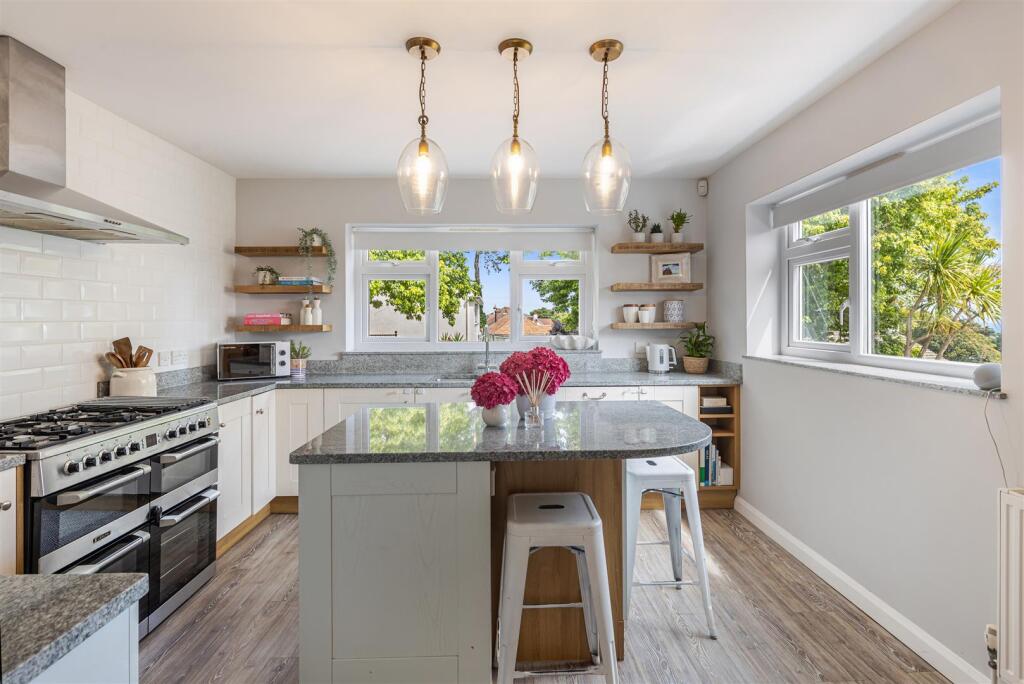 A12 - 20 Oxlea Close Torquay - 250714.jpg