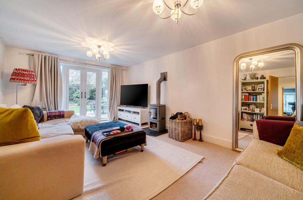 1376115-6-690b600...