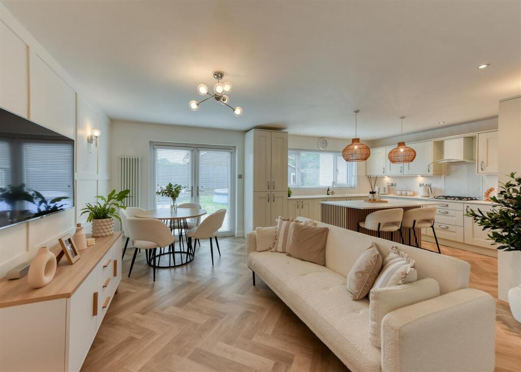 Hydeaway House-kitchen1.jpg