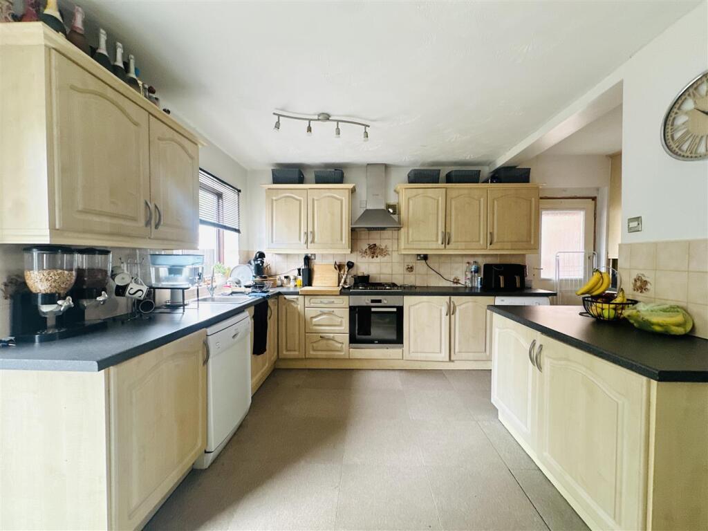KITCHEN AND DINER