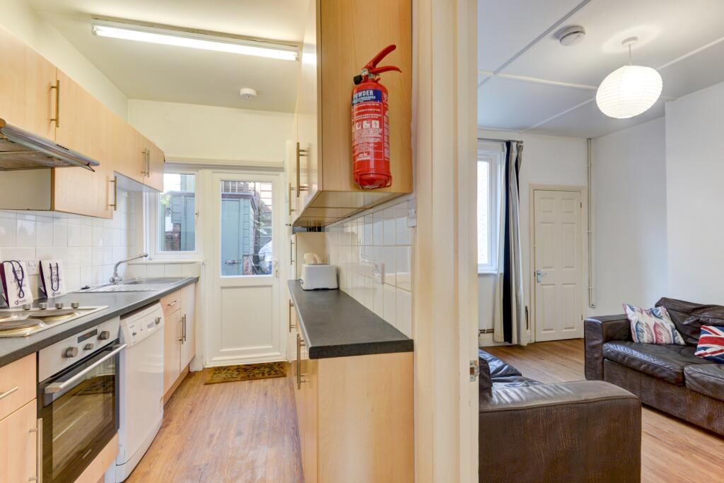 33 Stanmer Villas Kitchen Lounge