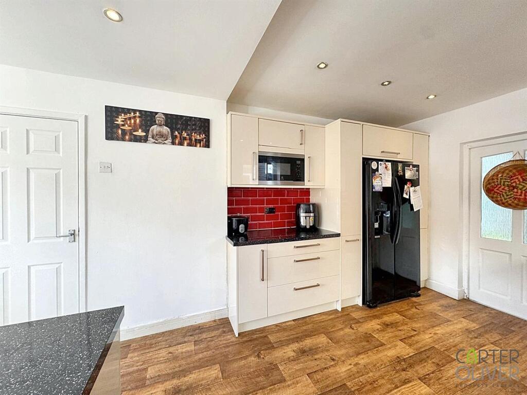 Kitchen / Breakfast Room
