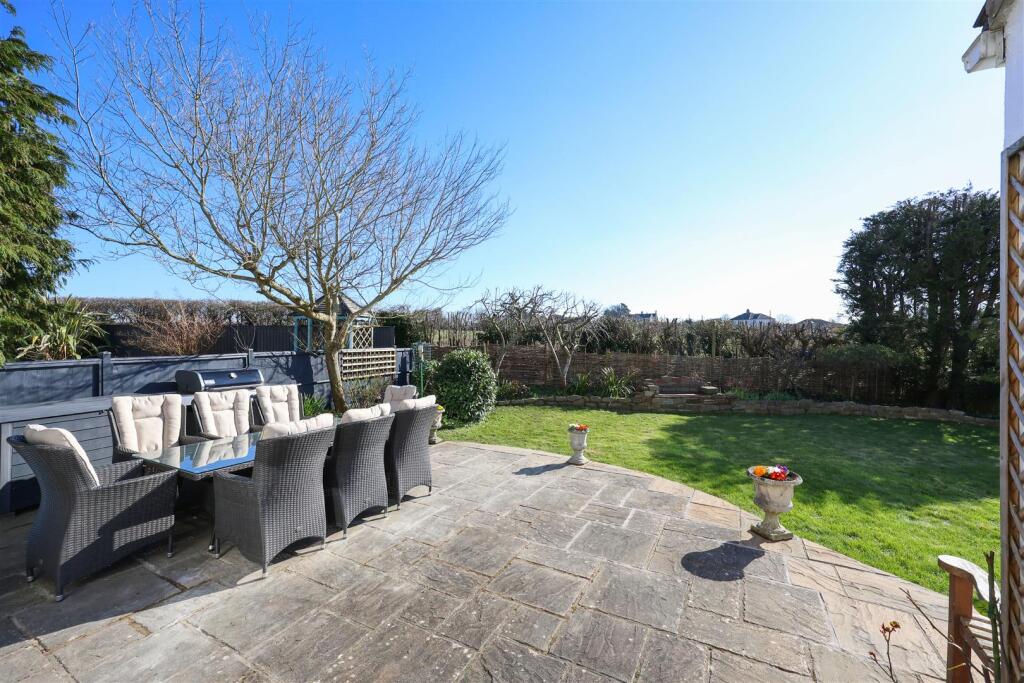 16 Silbury Rise 22.JPG